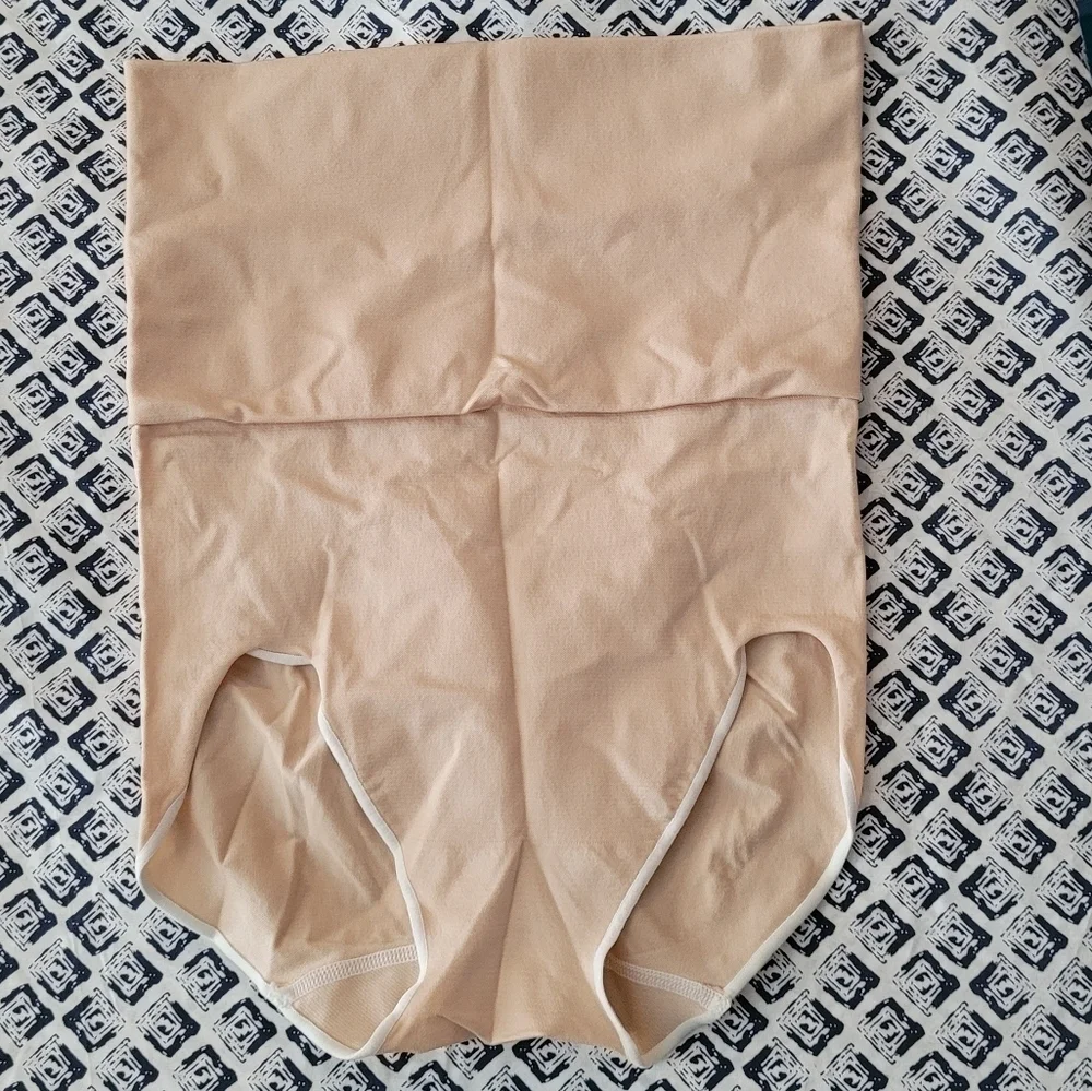 HBI SEAMLESS SAMPLE 2xl SHAPE WEAR